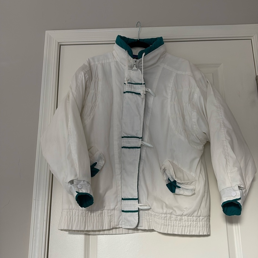 Pacer Women’s White with Green Accents Vintage Puffy Snow Ski Jacket